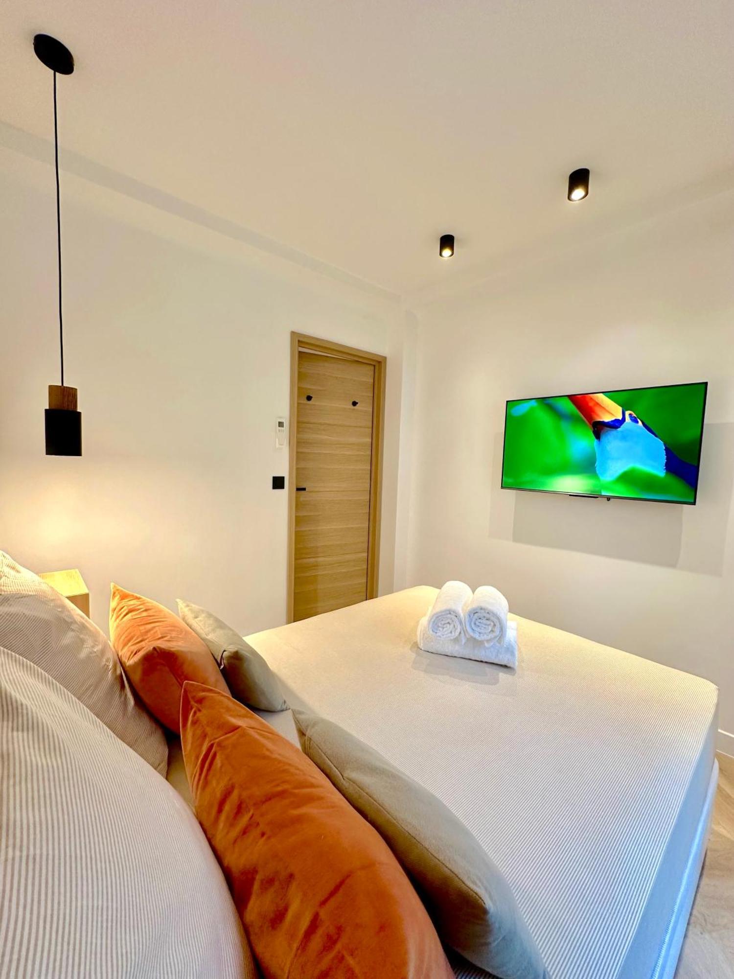 Monaco # Menton - 6 Persons - 2 Bedrooms - Full Renovated - Private Parking - Hypercenter - Clim - Beach And Sun Мантон Екстер'єр фото